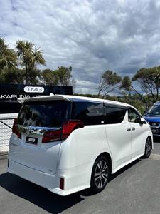 2023 Toyota Alphard - Thumbnail