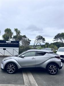 2017 Toyota C-HR - Thumbnail