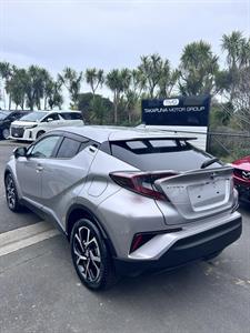 2017 Toyota C-HR - Thumbnail