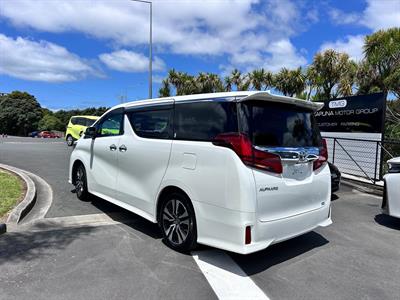 2023 Toyota Alphard - Thumbnail