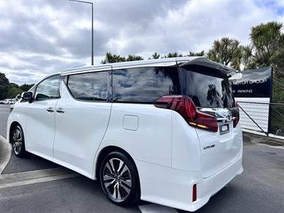 2023 Toyota Alphard - Thumbnail