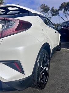 2018 Toyota C-HR - Thumbnail